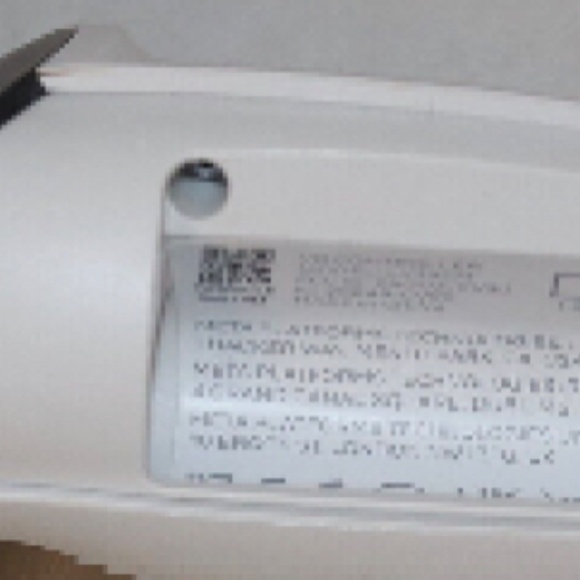 Meta Oculus Quest 2 With Controllers - Picture 14 of 14